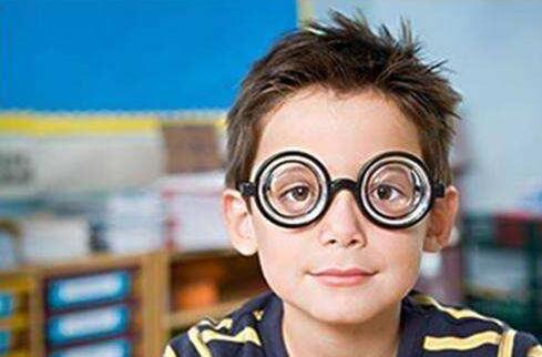 儿童近视治疗最佳时间 出现这些情况要尽早就