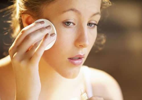 涂了防晒霜还要涂隔离霜吗