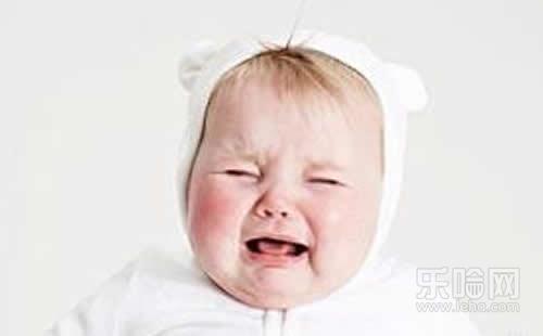 宝宝嘴巴干怎么回事,宝宝嘴巴干裂怎么回事,宝