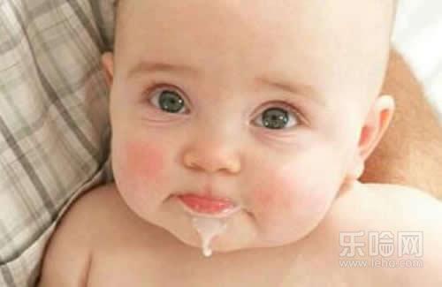 宝宝吐奶厉害的原因,宝宝吐奶厉害怎么回事,宝