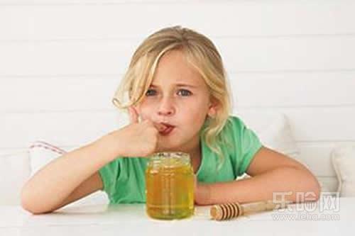 便秘可以喝蜂蜜水吗,小孩便秘能喝蜂蜜水吗-乐