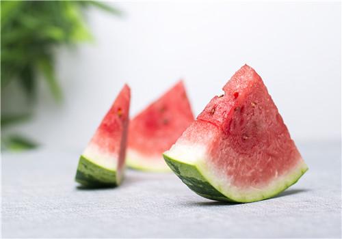 咽炎吃什么好的快,治咽炎的偏方太神了