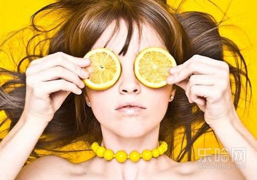 吃维生素C可以美白吗,吃维生素C能美白吗,服用
