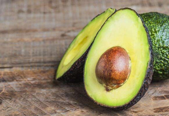 女人吃牛油果的好处 想美容丰胸?吃它就对了!