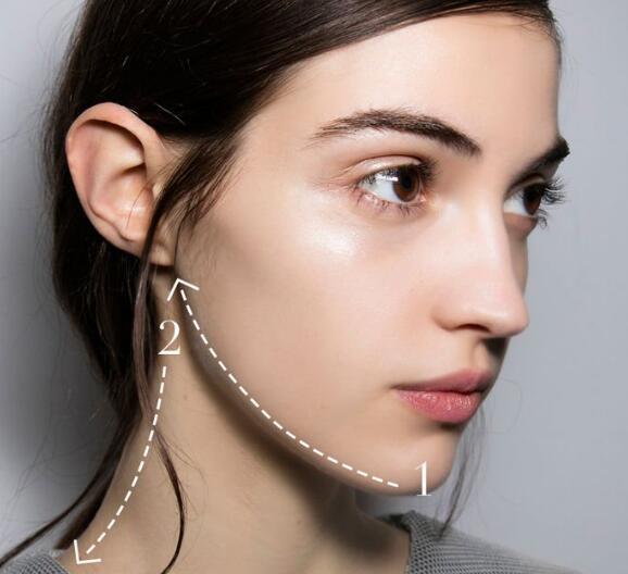 瘦脸的按摩手法 简单几步就可以帮你击退双下巴哦!-乐哈健康网