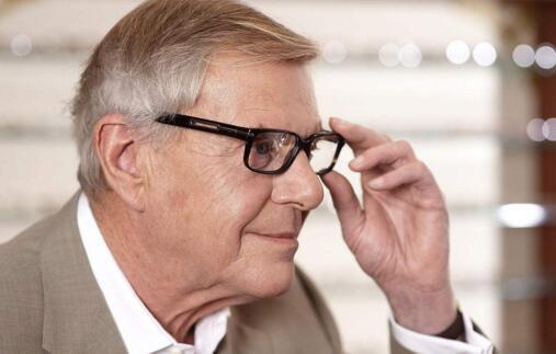 眼睛黄斑部病变的症状 黄斑部病变的治疗方法