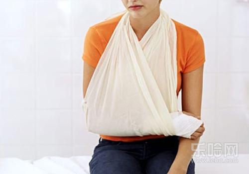 骨折多久能消肿,骨折消肿需要多久,骨折多长时