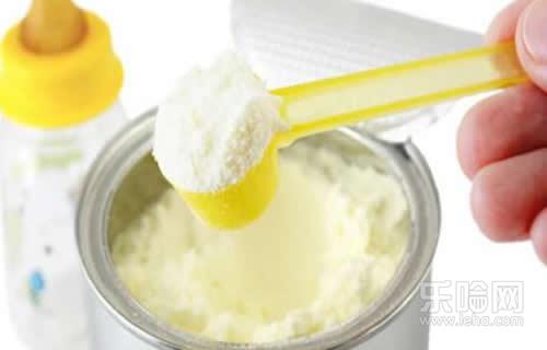 婴儿奶粉冲好后可以放多久,婴儿奶粉泡了多久