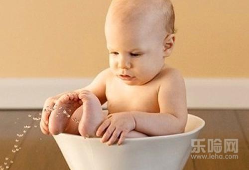 小孩尿黄是怎么回事,小孩尿黄是什么原因引起