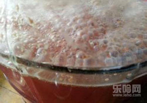 葡萄酒起泡泡怎么回事,葡萄酒有泡泡怎么回事