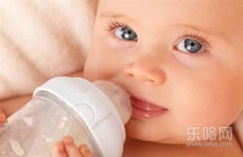 一个月宝宝吃多少毫升,一个月宝宝吃多少毫升