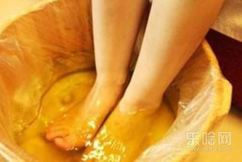 柚子皮泡脚的功效与作用,柚子皮煮水泡脚的功