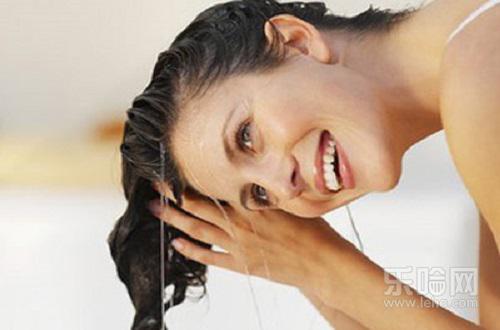 掉头发用盐水洗管用吗,掉头发用盐水洗头好吗