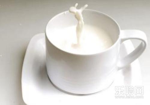 羊奶粉好还是牛奶粉好,羊奶粉和牛奶粉哪个好