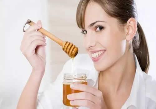 天天用蜂蜜敷脸好吗 天天用蜂蜜敷脸会怎样?多