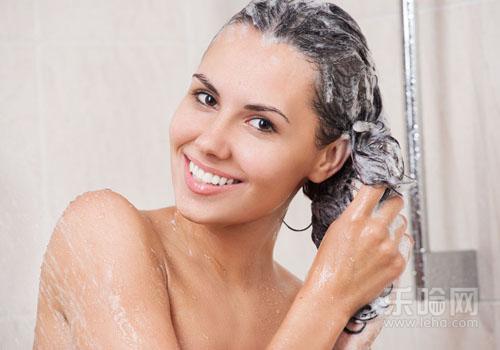 晚上洗头好吗,晚上洗头好不好-乐哈健康网