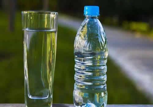 天天用矿泉水敷脸好吗 矿泉水必须这么用才能