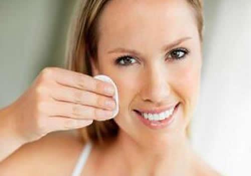 天天用卸妆水对皮肤好吗 卸妆水并不适合所有