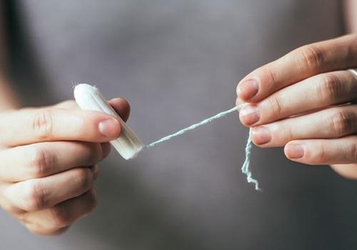 来月经用卫生棉条可以游泳吗,月经第一天可以