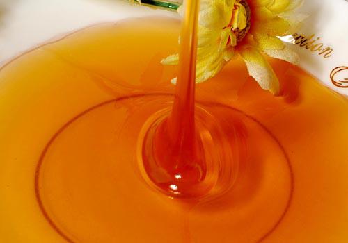 喝蜂蜜水要多少度的水,喝蜂蜜的水温度太高会