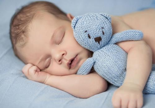 一岁宝宝睡觉头上出汗怎么回事,如何区分宝宝