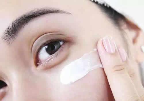 水乳眼霜的使用顺序,常见护肤品的使用顺序排