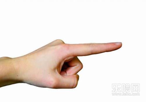 手背上起小水泡怎么回事,手背起了好多小水泡