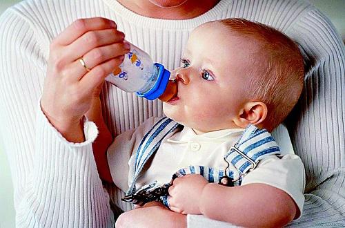 宝宝断奶什么季节最好!断奶的3大误区,你可要