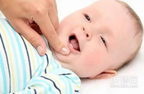 宝宝长牙会发烧吗,宝宝出牙会发烧吗,宝宝长牙