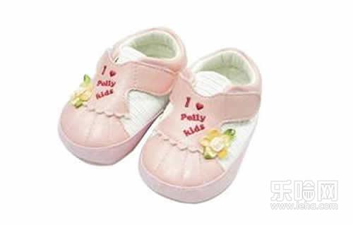 宝宝多大穿鞋子比较好,宝宝几个月穿鞋子最合