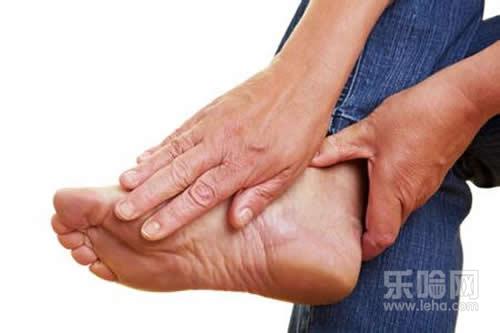 脚底出汗多是什么原因,脚底出汗是怎么回事,脚