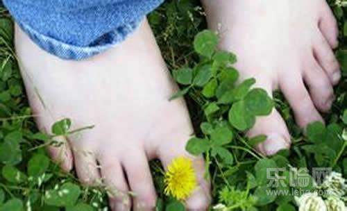 脚底出汗多是什么原因,脚底出汗是怎么回事,脚