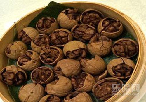 核桃仁皮发黑能吃吗,核桃仁皮黑了能吃吗-乐哈