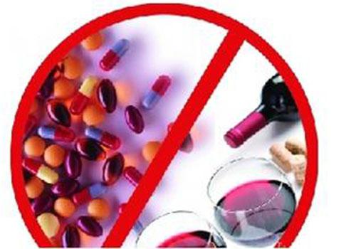 吃抗生素能喝酒吗,吃抗生素喝酒会怎样-乐哈健