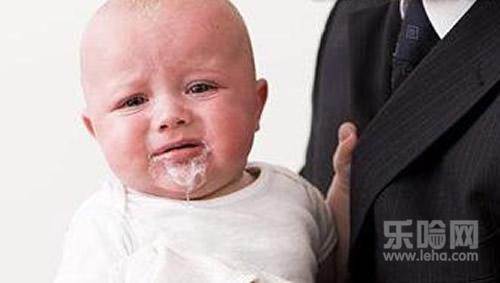 宝宝吐奶怎么回事,宝宝吐奶的原因有哪些,婴儿