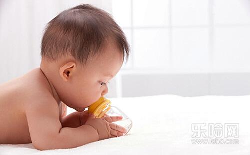 宝宝吐奶后还能再喂吗,宝宝吐奶后还可以喂奶