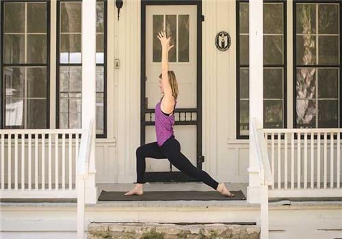 瑜伽哪个动作可以提臀,瑜伽提臀方法