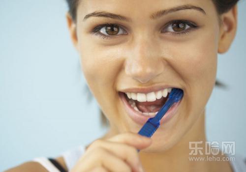 戴牙套可以用电动牙刷吗,戴牙套能用电动牙刷