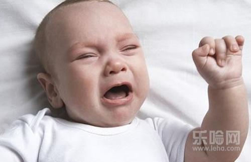 两个月宝宝睡觉不踏实总扭来扭去,两个月宝宝