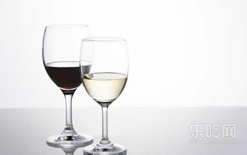取环后能吃海鲜吗_喝白酒_喝白酒能吃海鲜吗