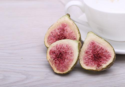干无花果一天吃几个,干无花果泡水喝的功效