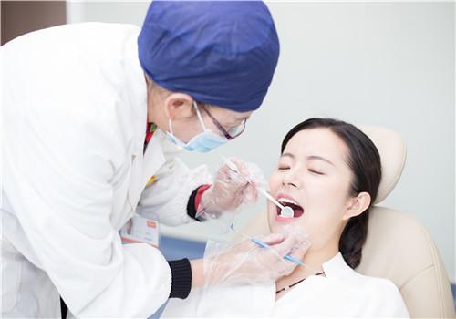 咽喉癌有哪些症状,咽喉癌的早期症状及表现