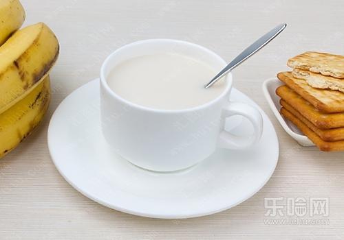 产妇喝牛奶好吗,产妇可以喝牛奶吗-乐哈健康网