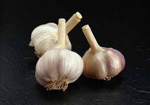 大蒜怎样保存不发芽 想让大蒜不发芽,这样做!-