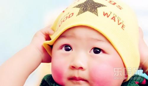 宝宝冬天脸红怎么回事,宝宝冬天脸红的原因-乐