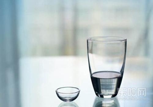 热水泡脚出汗怎么回事,热水泡脚出汗好吗-乐哈