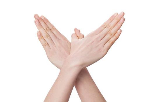 手背黑斑是怎么回事,手背上突然长斑是癌症吗