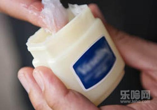 凡士林可以去黑头吗,凡士林去黑头小妙招-乐哈