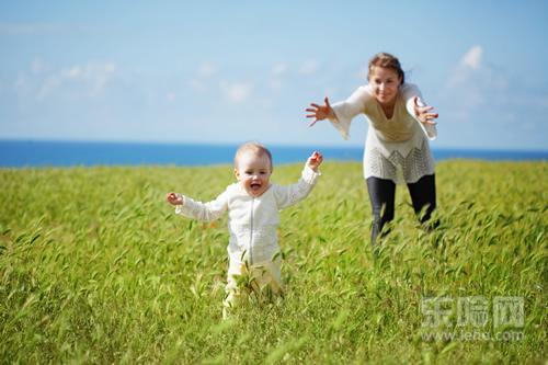 宝宝走路早好还是晚好,宝宝早走好还是晚走好
