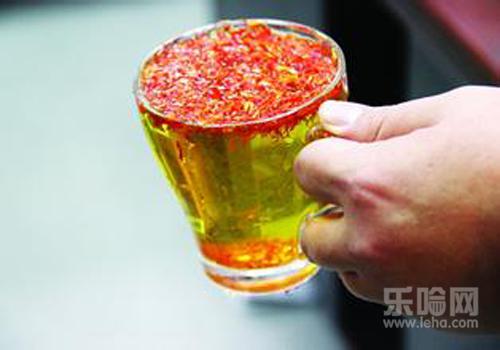 红花泡水喝有什么功效和作用,红花泡水喝有什